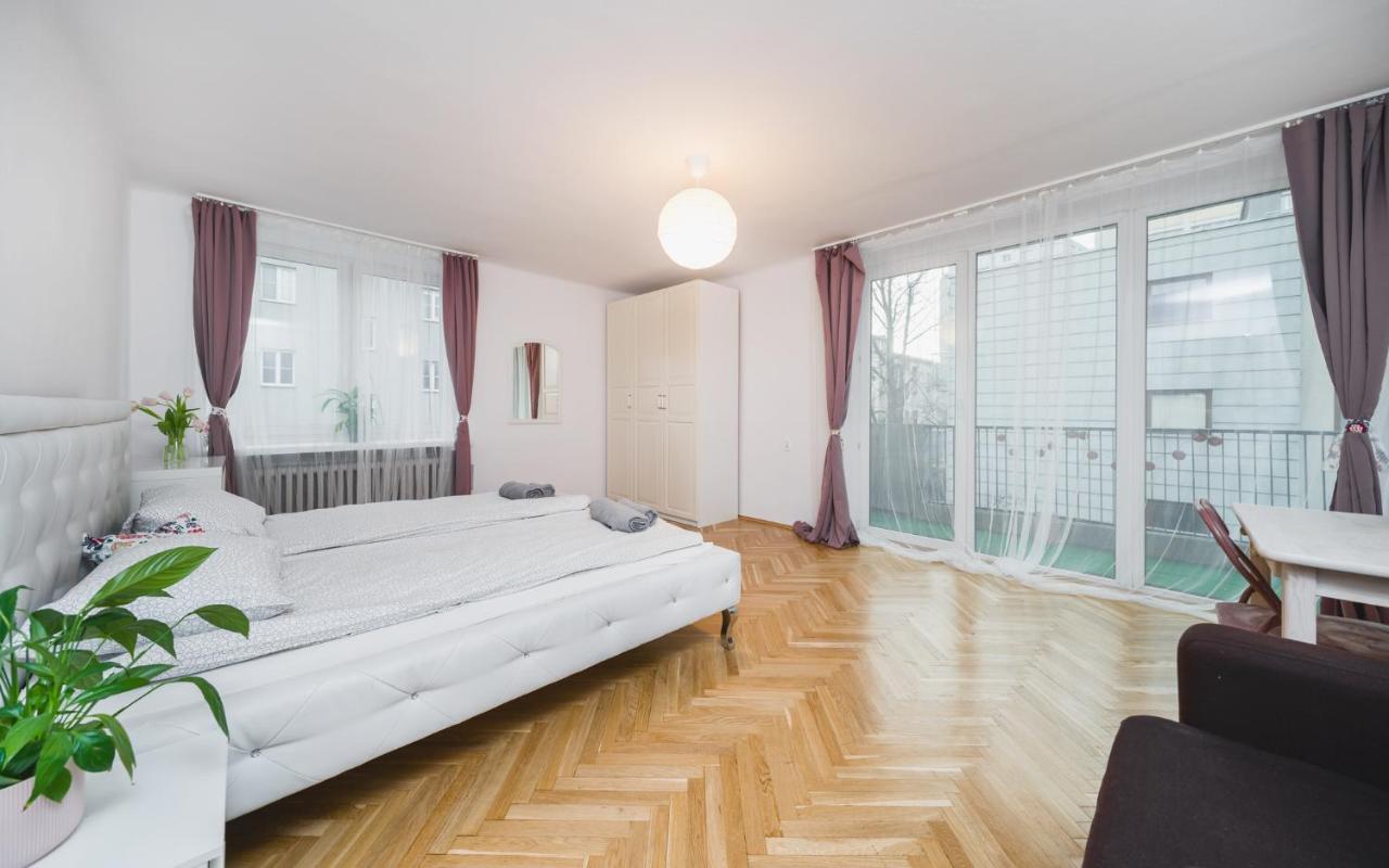 Sunshine Parkside Hideaway - 3 Bedroom - By Upstairs Краков Экстерьер фото
